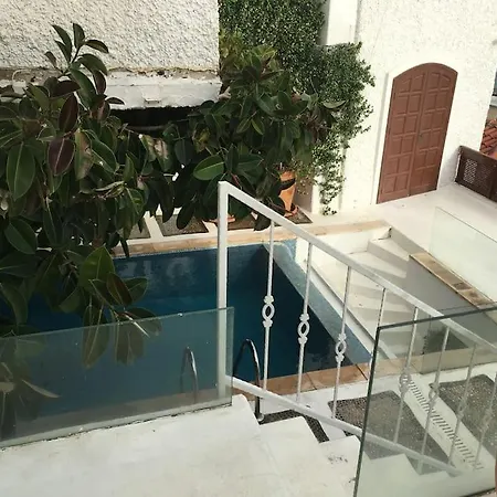 Castle81homes Pink - Sea View House Apartman *